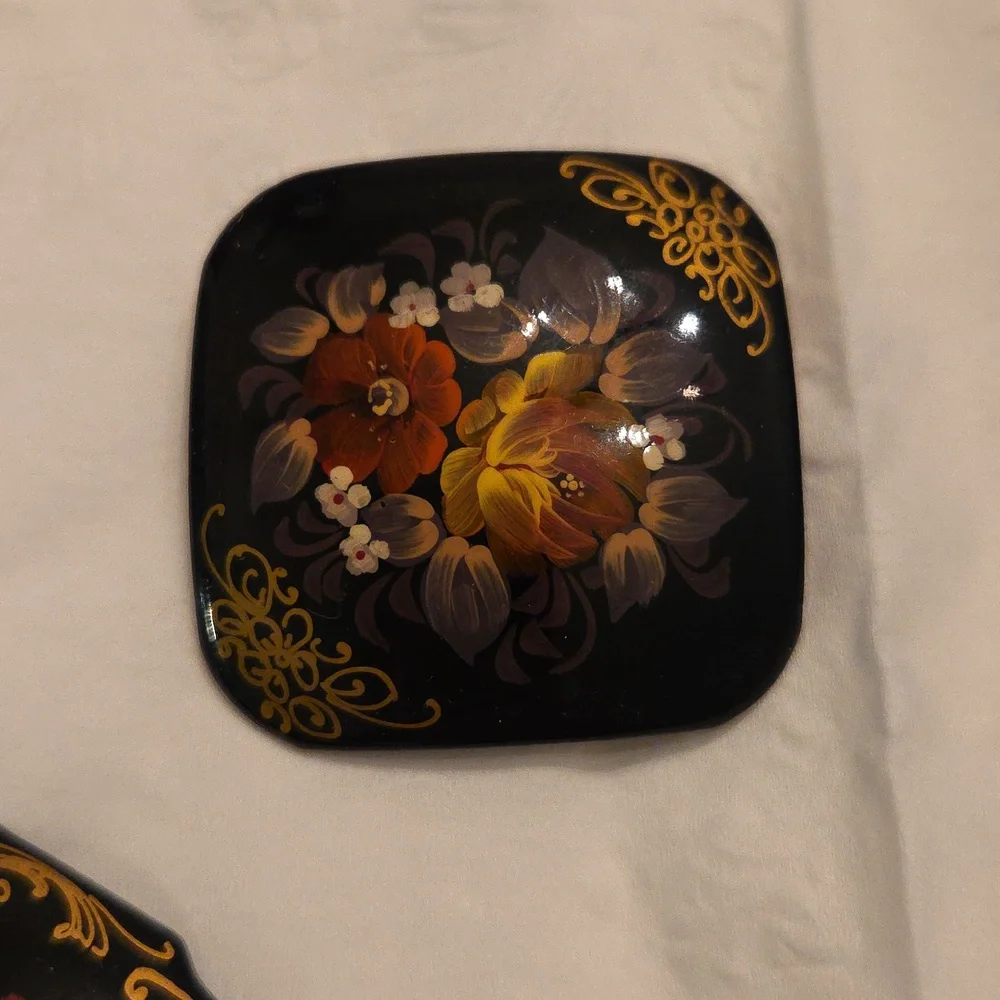 RUSSIAN Hand-Painted Floral and Scenic Brooch Set - Picture 3 of 6